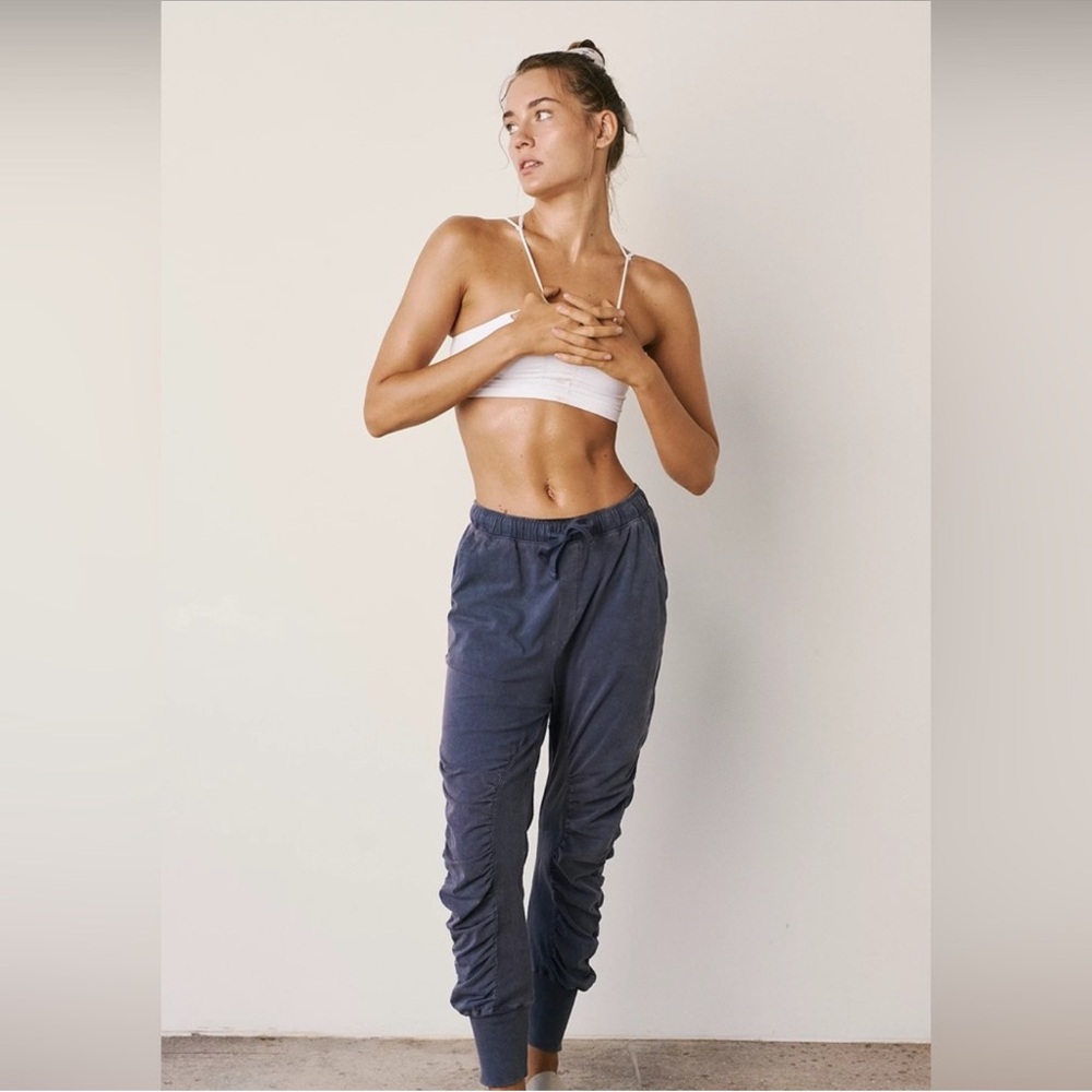 FREE PEOPLE | ✨NEW✨ Hot Shot Shirred Pants in Vintage Indigo